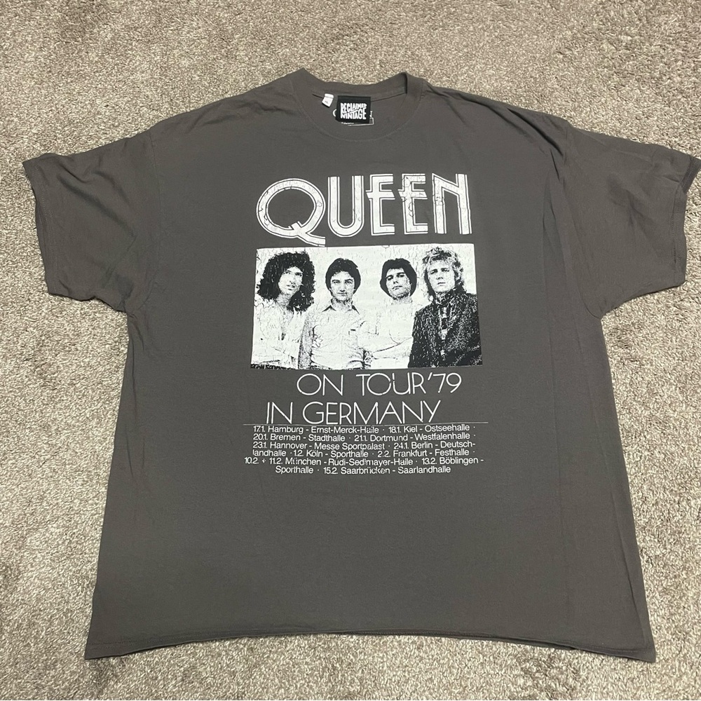 Reclaimed Vintage Official Queen on Tour 1979 T-Shirt Size XL